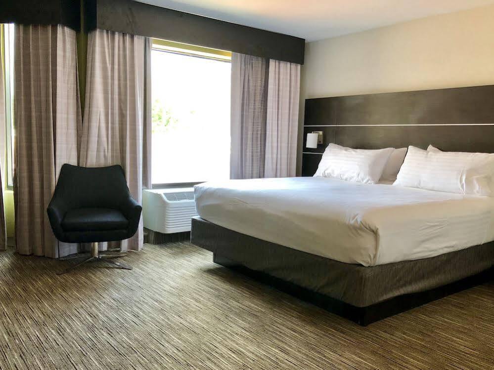 Holiday Inn Express Great Barrington By Ihg Zewnętrze zdjęcie